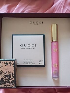 Gucci Pink Lip Gloss & Glow Highlighter Set